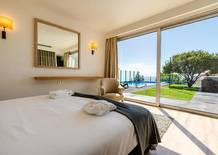 Villa Calheta Tangerine House
